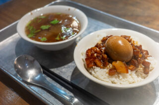 【台湾/台北駅近グルメ】ルーロー飯を食べるなら、女性一人でも入りやすい「北北車（Braised Pork Rice）」がオススメ!!